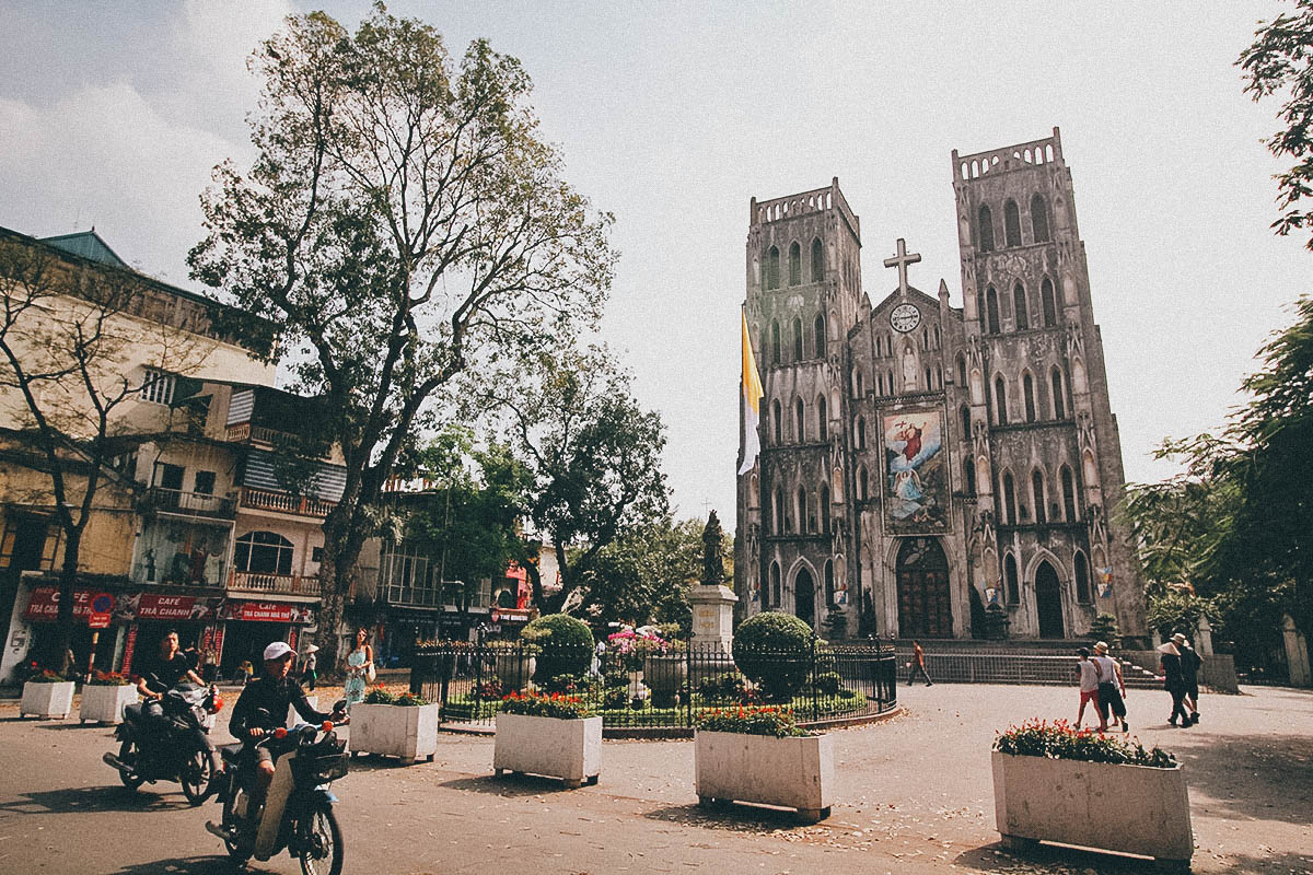 take-a-stroll-in-and-around-hanoi-s-old-quarter-in-vietnam-will-fly