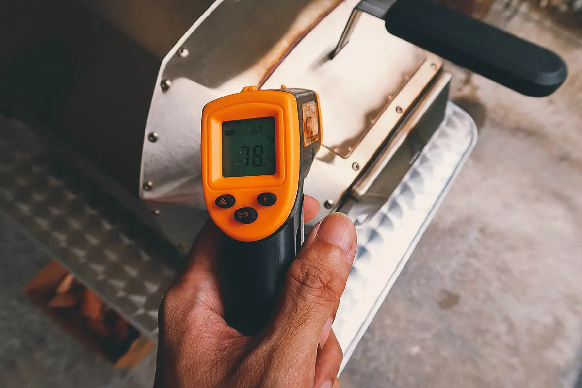 How do I use my Ooni Infrared Thermometer?