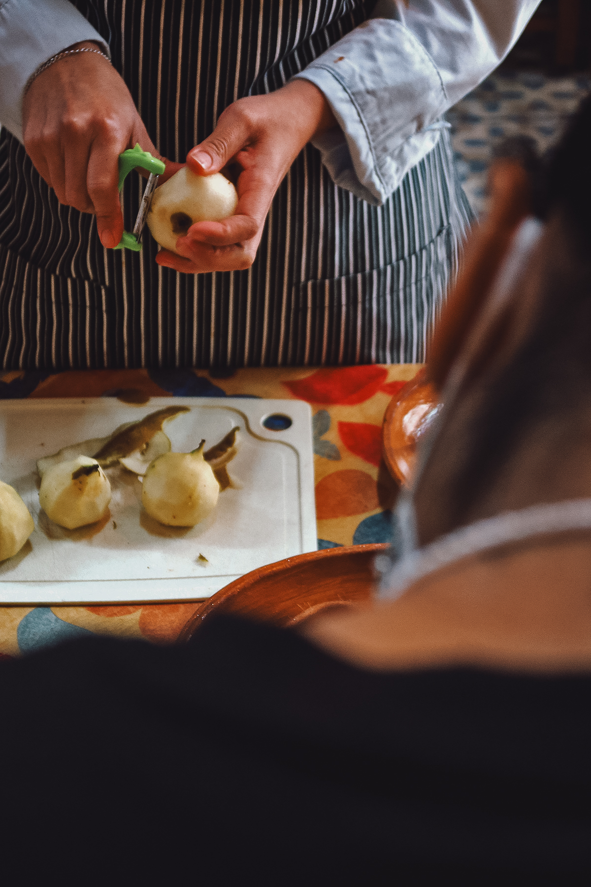 Peeling fruits